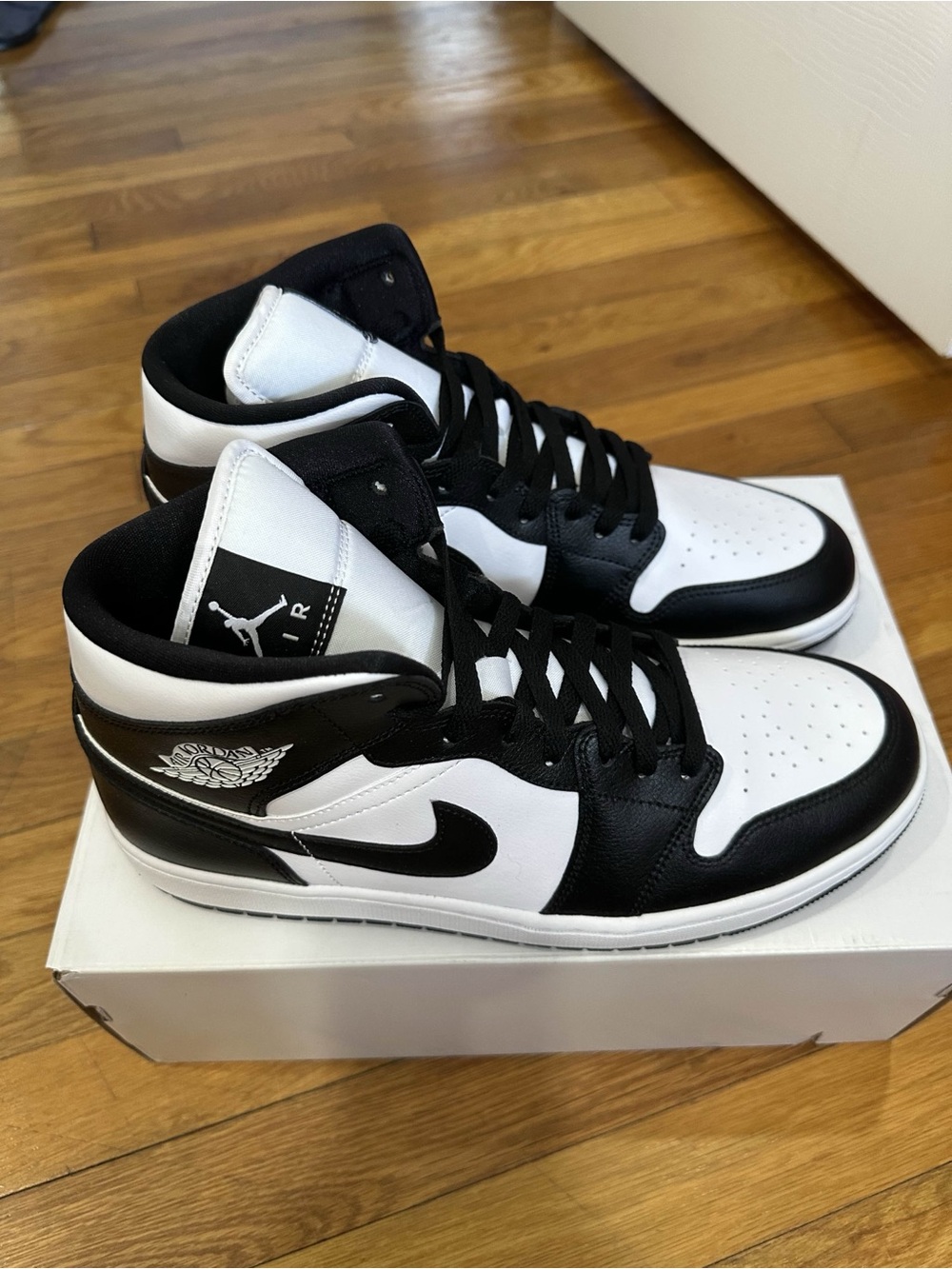 *Slightly Used* Jordan 1 Mid Women White Black (DV0991-102) Size 12W